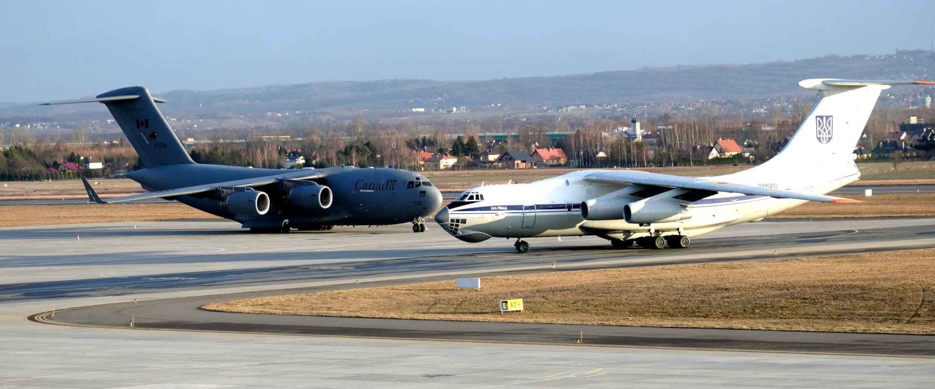 Samoloty wojskowe na lotnisku w Jasionce koło Rzeszowa