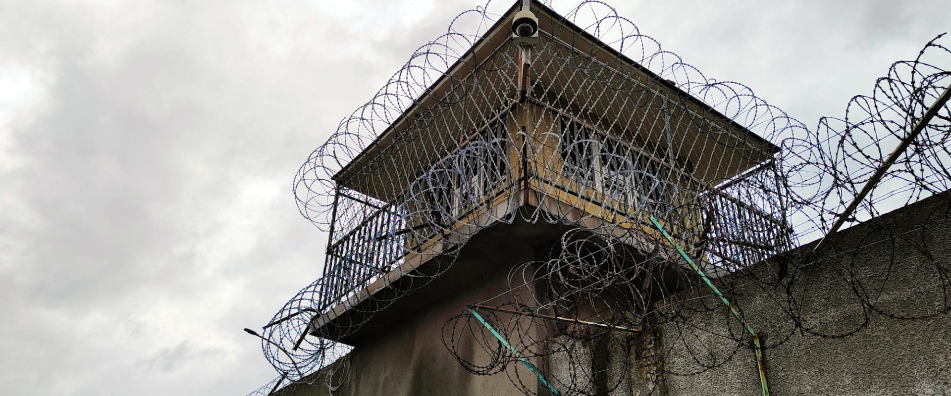 Wieża wartownicza na murach więzienia na Załężu w Rzeszowie