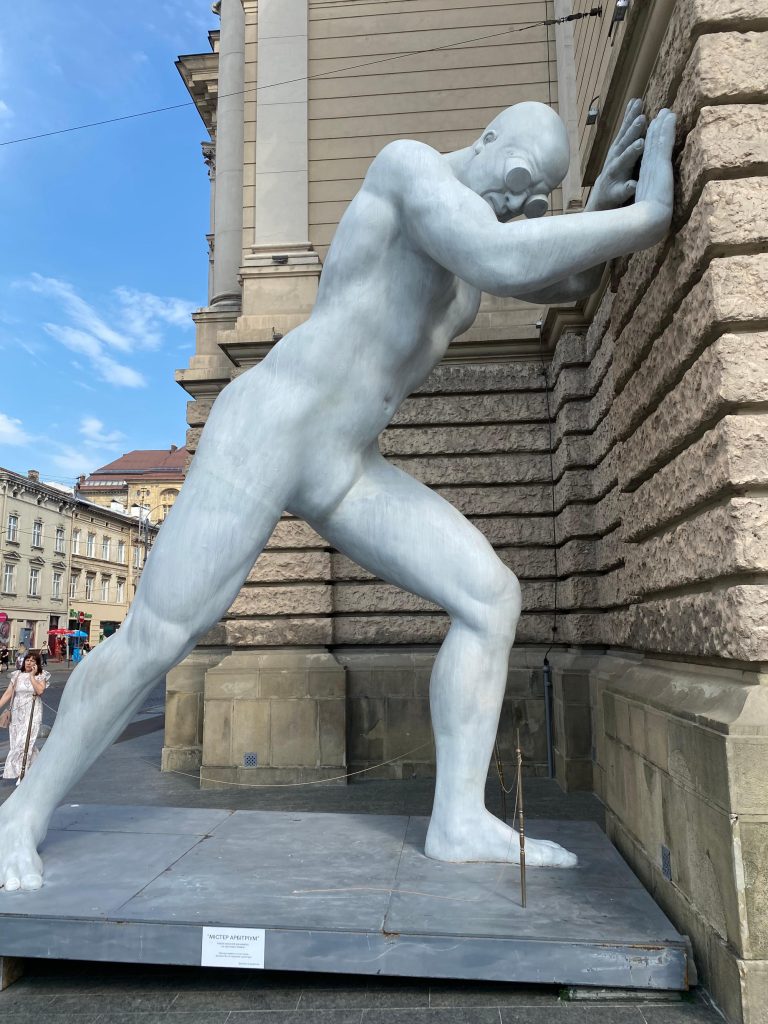 Posąg włoskiego rzeźbiarza Emanuele Giannellego we Lwowie.