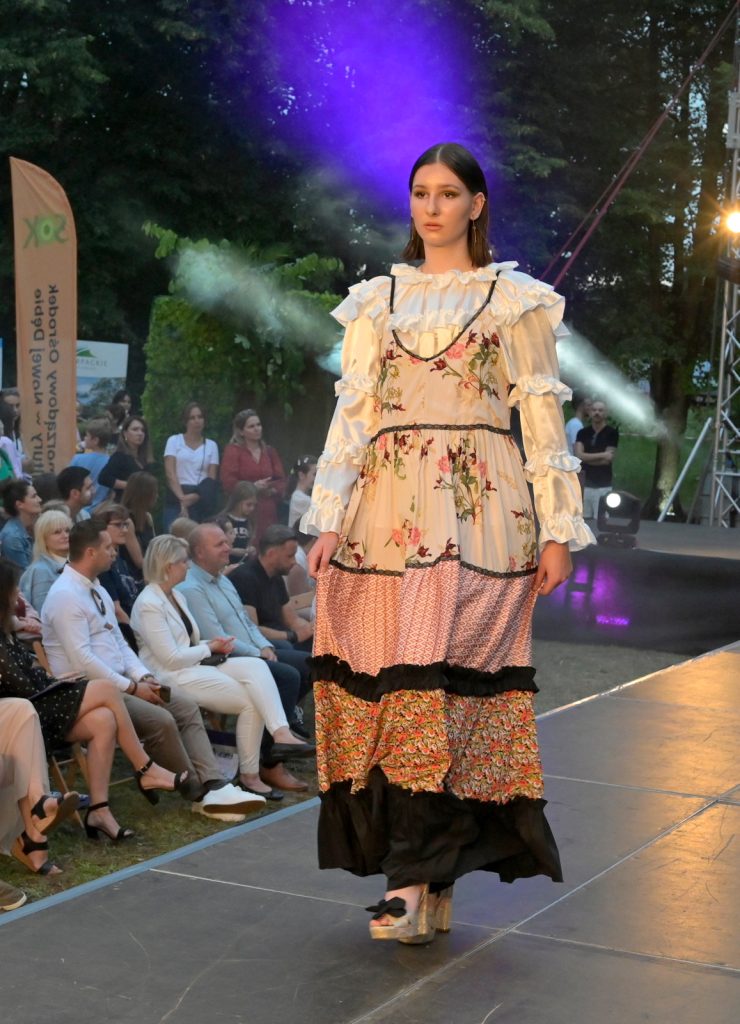 Zdjęcia z pokazu mody w Nowej Dębie na Podkarpaciu