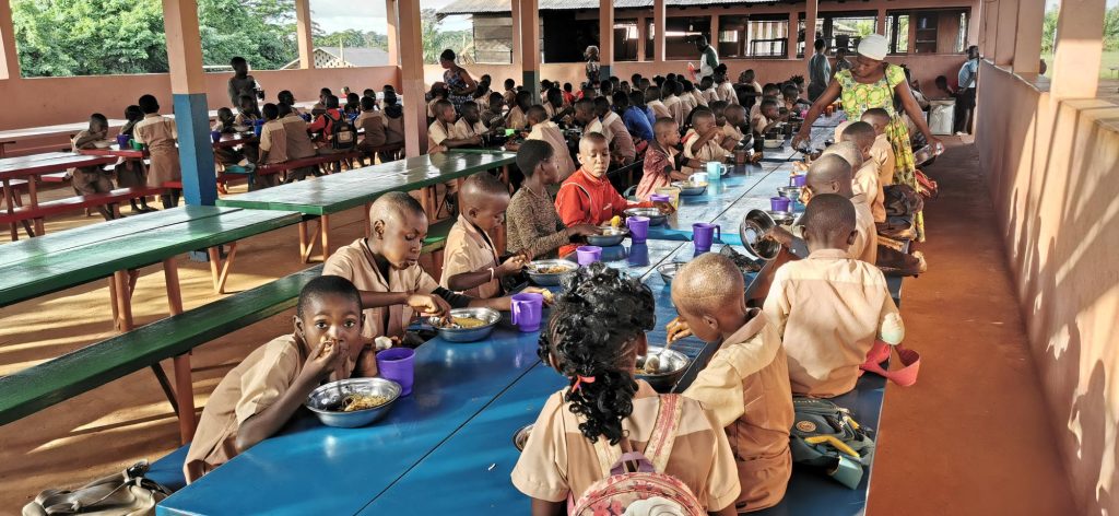 Posiłek w szkole w Kamwerunie