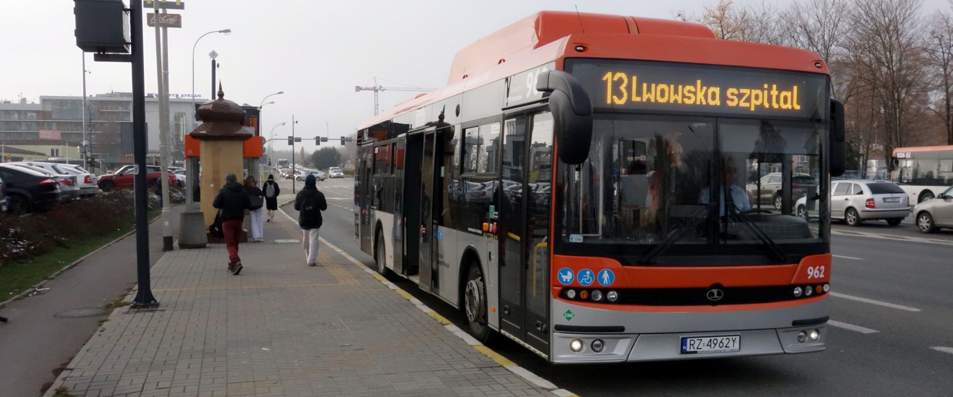 Autobus rzeszowskiego MPK na ul. Lwowskiej w Rzeszowie