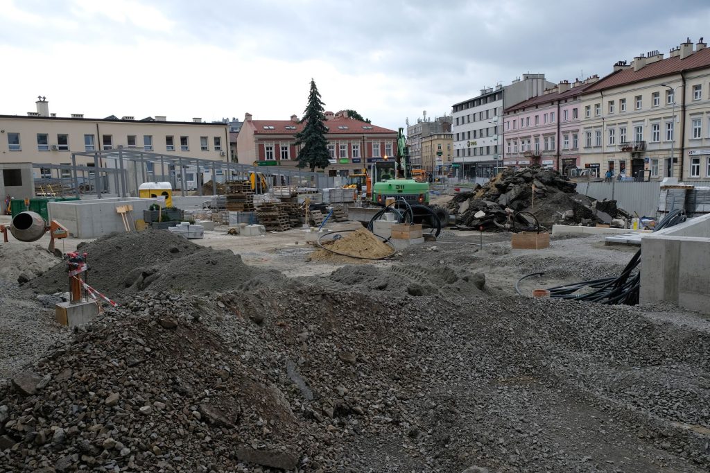 Plac budowy przed dworcem PKP w Rzeszowie