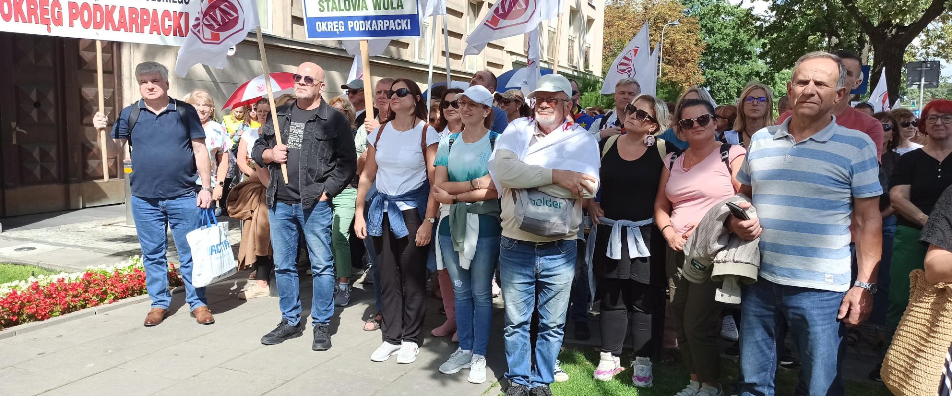 Nauczyciele z Podkarpacia na pikiecie w Warszawie