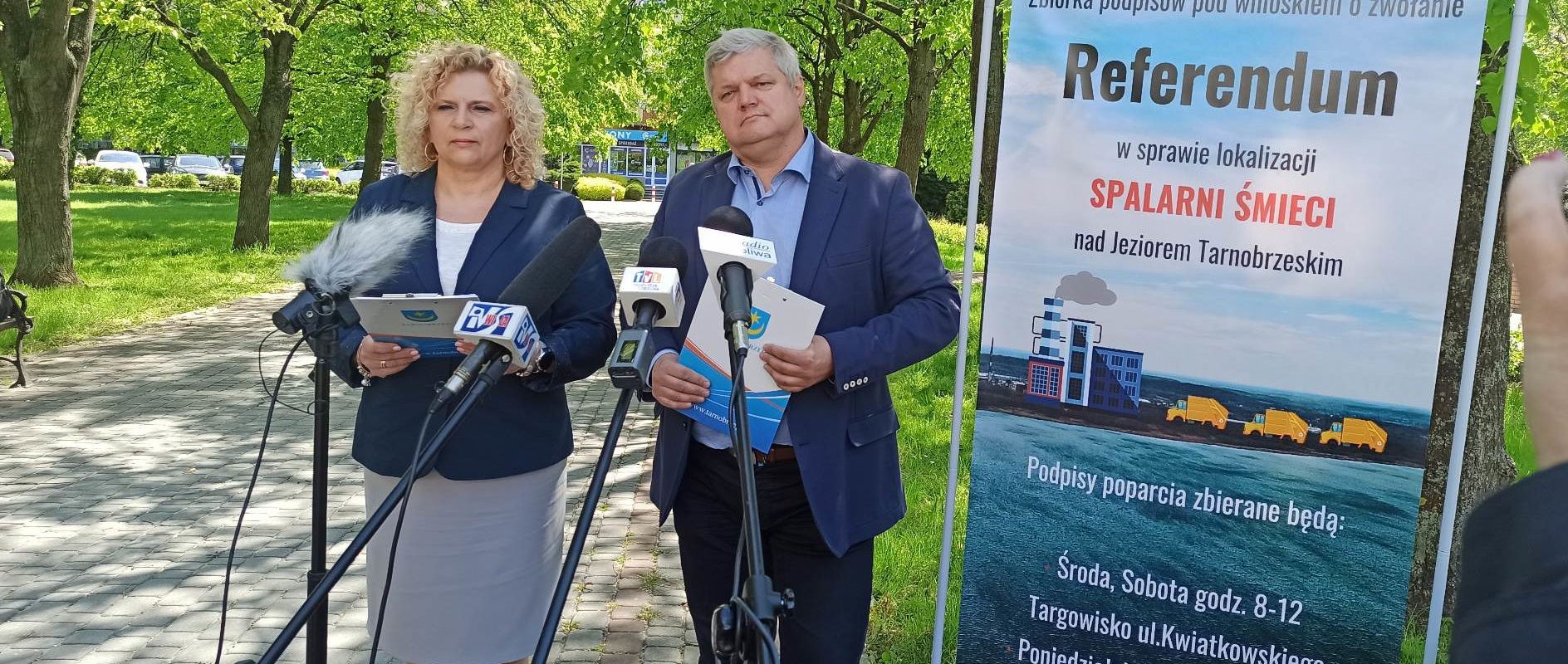 Inicjatorzy zorganizowania referendum Grażyna Potańska i Norbert Mastalerz z PO