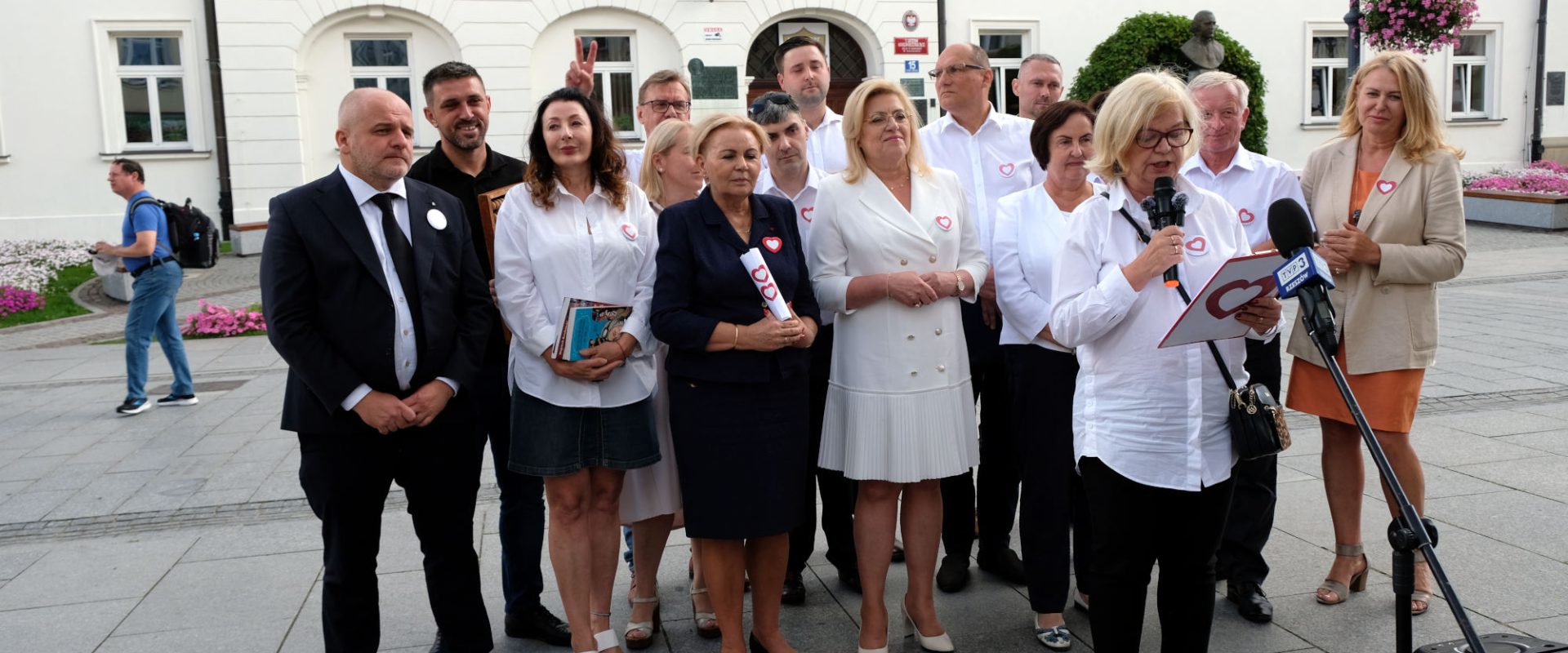 Konferencja Koalicji Obywatelskiej przed II LO w Rzeszowie