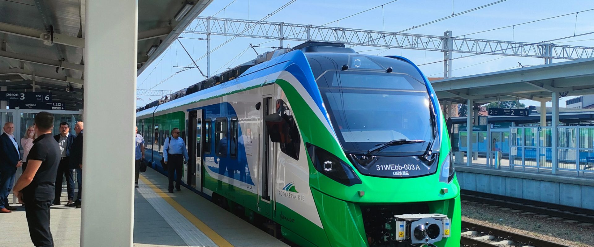 Szynobus na dworcu w Rzeszowie