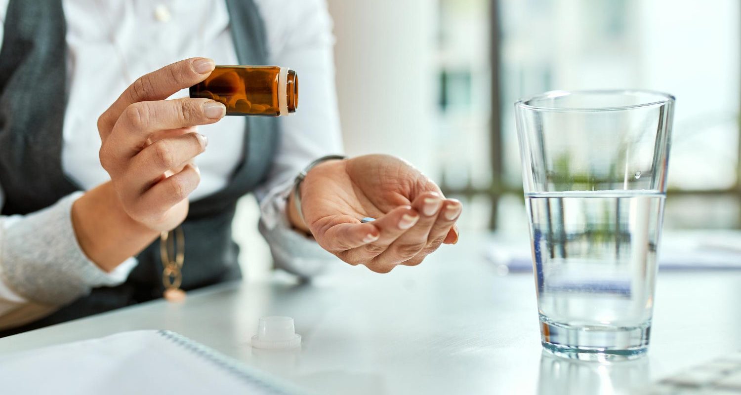 Pacjent zażywający lekarstwa