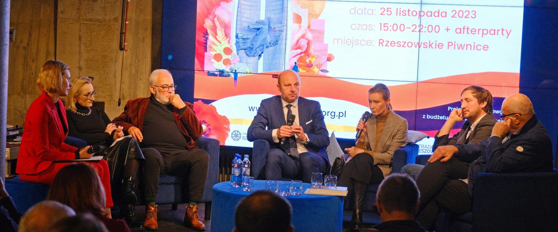 Urzędnicy i mieszkańcy Rzeszowa debatują na temat przyszłości pomnika