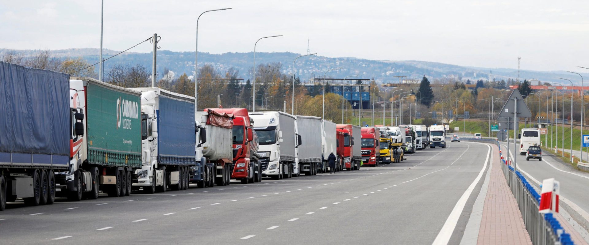 Kolejka tirów do granicy z Ukrainą