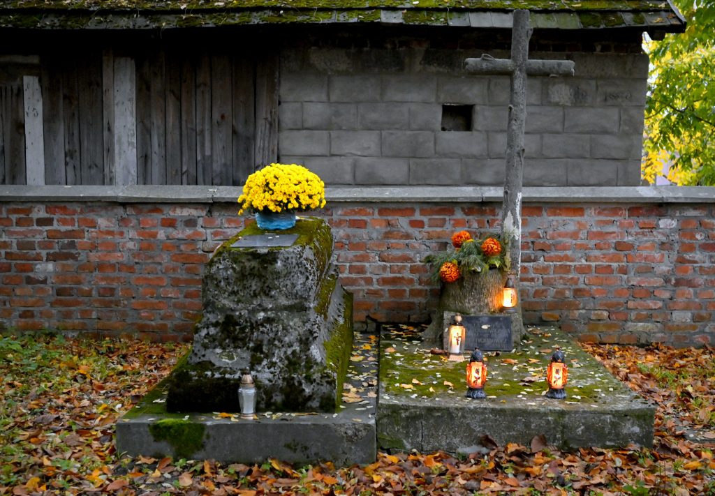 Cmentarz w Tarnobrzegu w dniu Wszystkich Świętych 2023