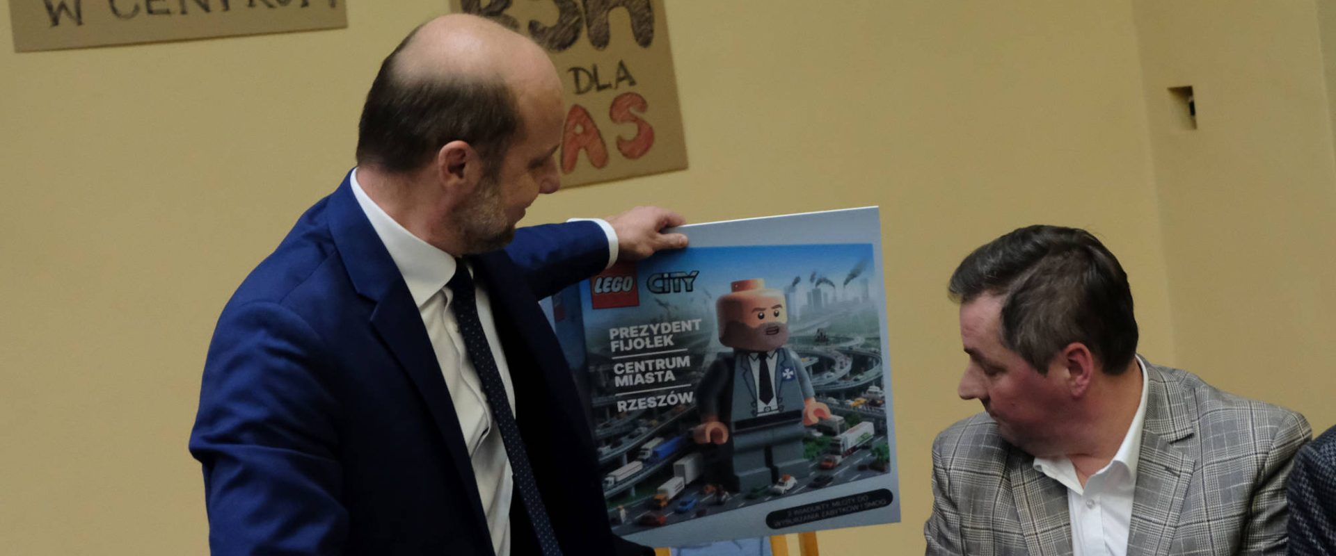 Prezydent Konrad Fijołek z klocków Lego