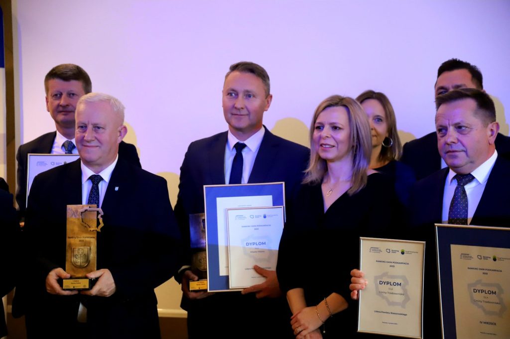 Władze Podkarpackich gmin, odbierają nagrody za wspaniałe osiągnięcia