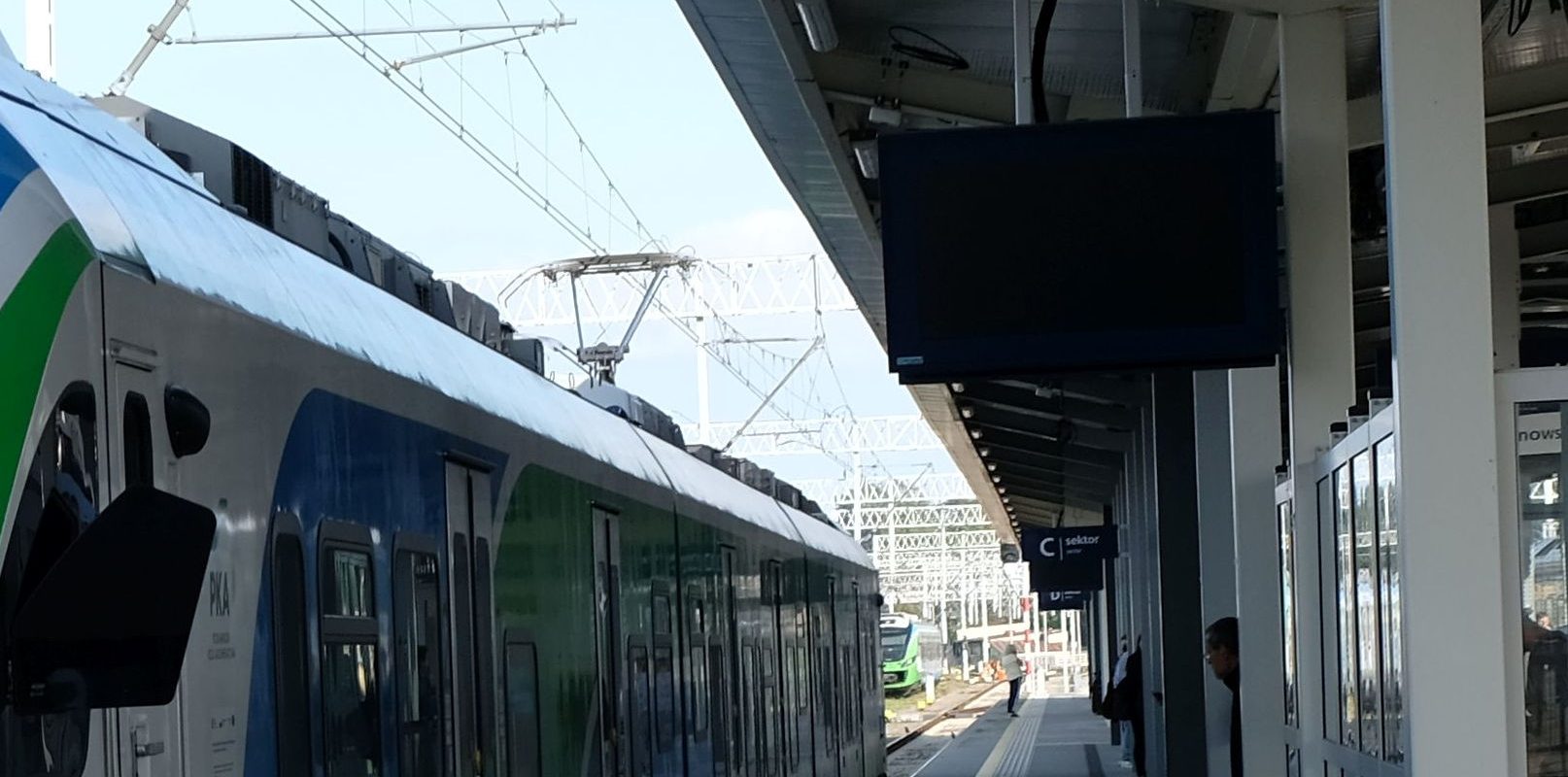 Nie działające tablice informacyjne na rzeszowskim dworcu kolejowym