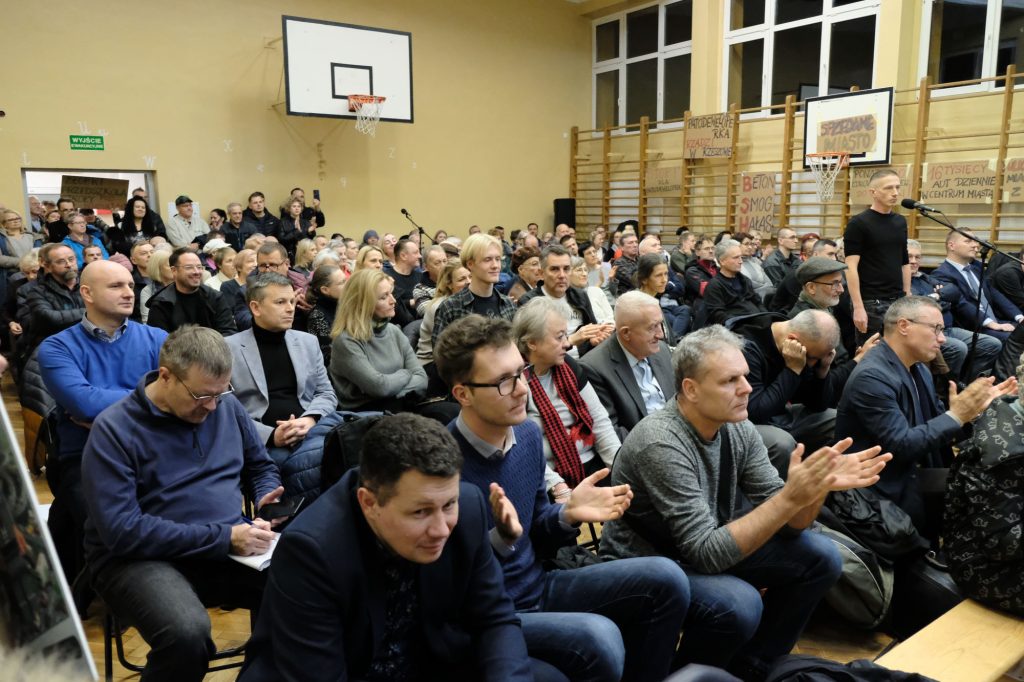 Mieszkańcy osiedla Pułaskiego w Rzeszowie na spotkaniu w sprawie budowy wiaduktu