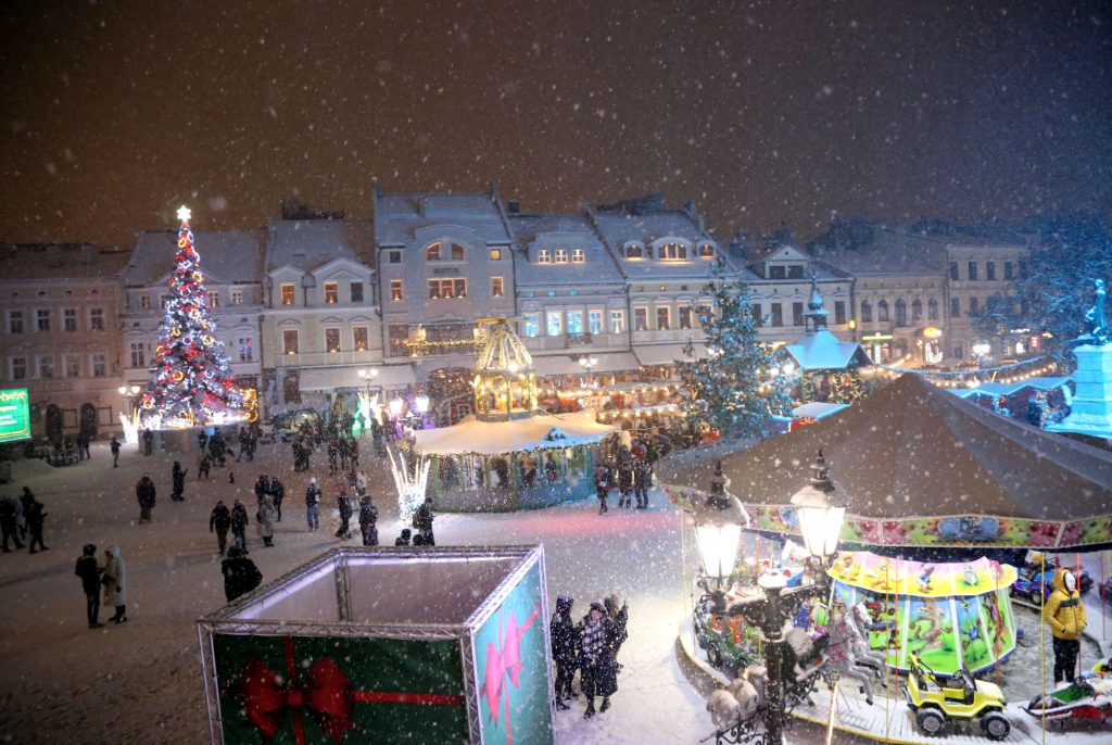 Rzeszowski rynek podczas opadów śniegu