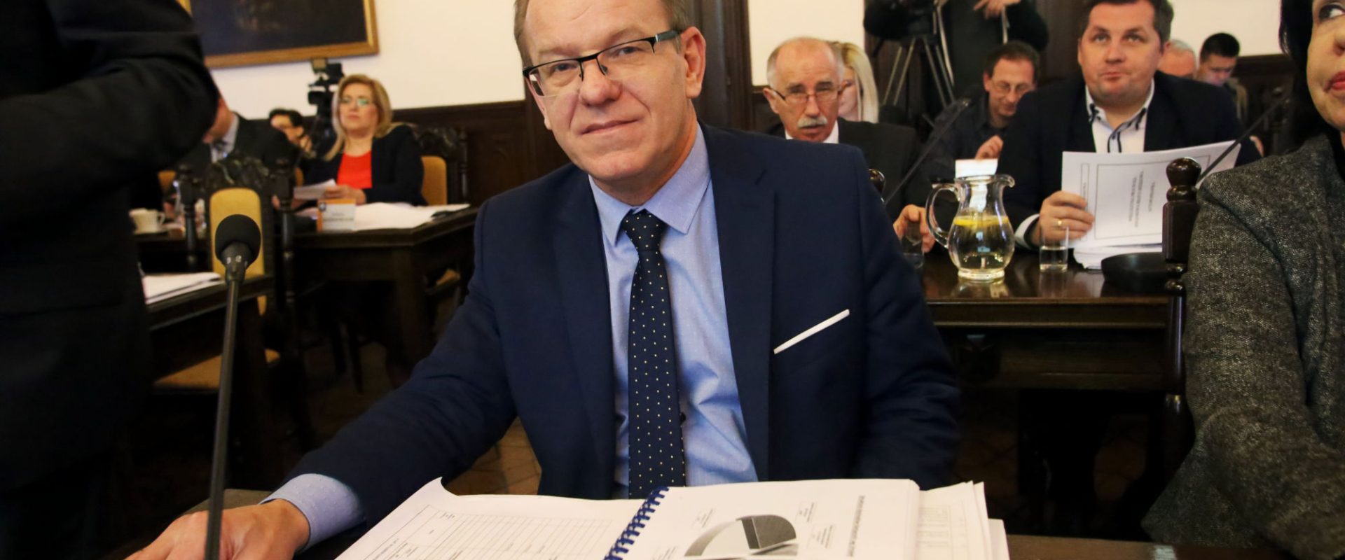 Wiesław Buż podczas sesji Rady Miasta Rzeszowa.