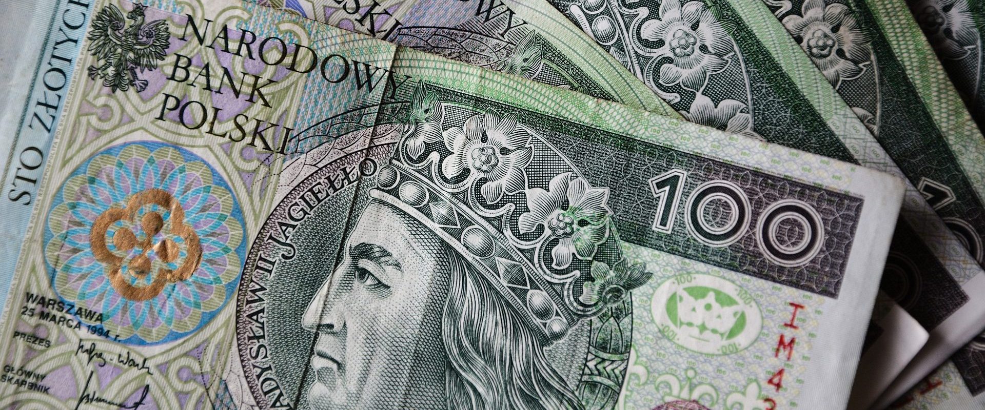 Polskie banknoty o nominale 100 złotych, 100 PLN.