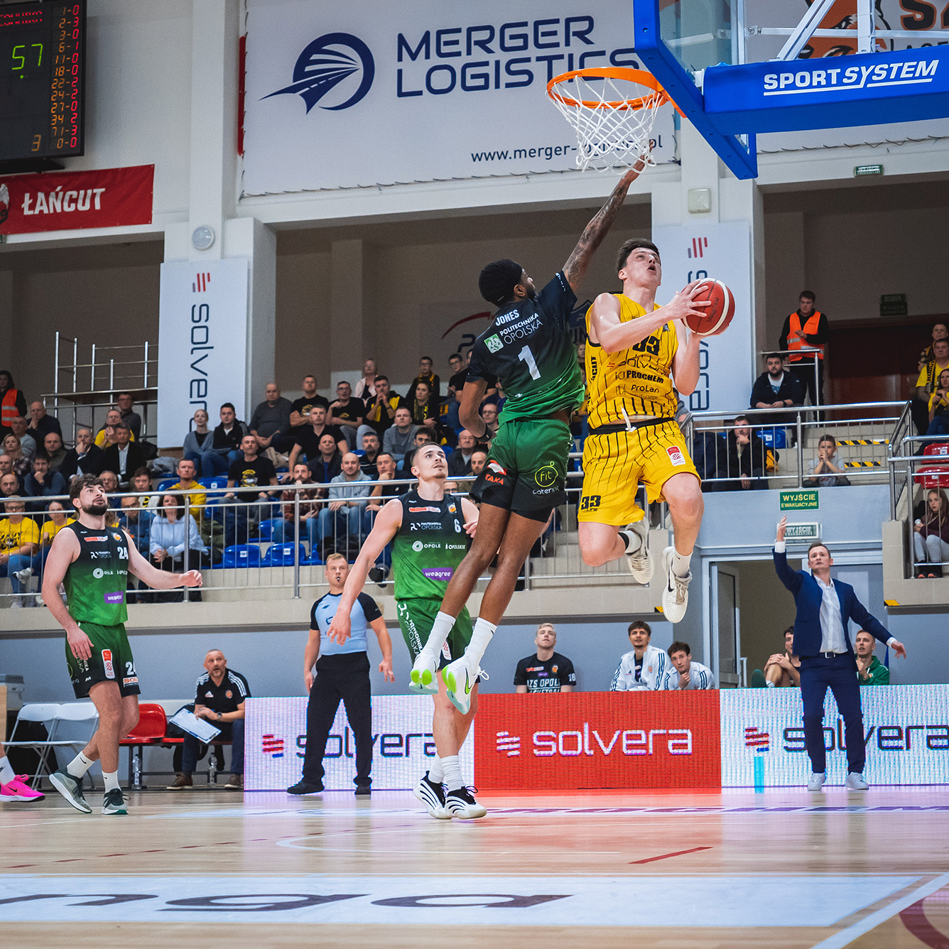 Koszykarze Solvera Sokoła zaczynają play-off