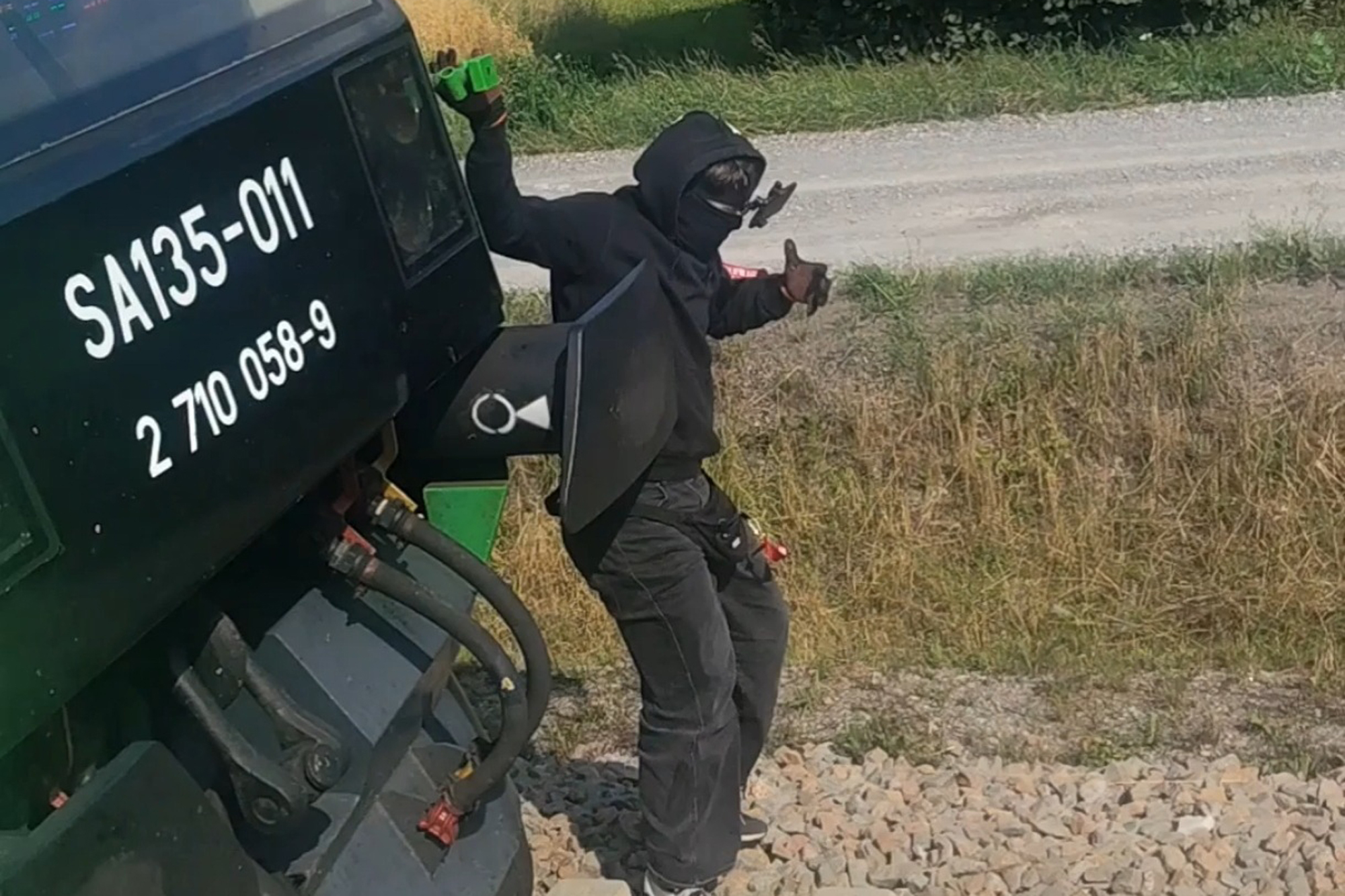 Chciał wejść na dach pociągu. Reakcja maszynisty zapobiegła niebezpiecznemu zdarzeniu