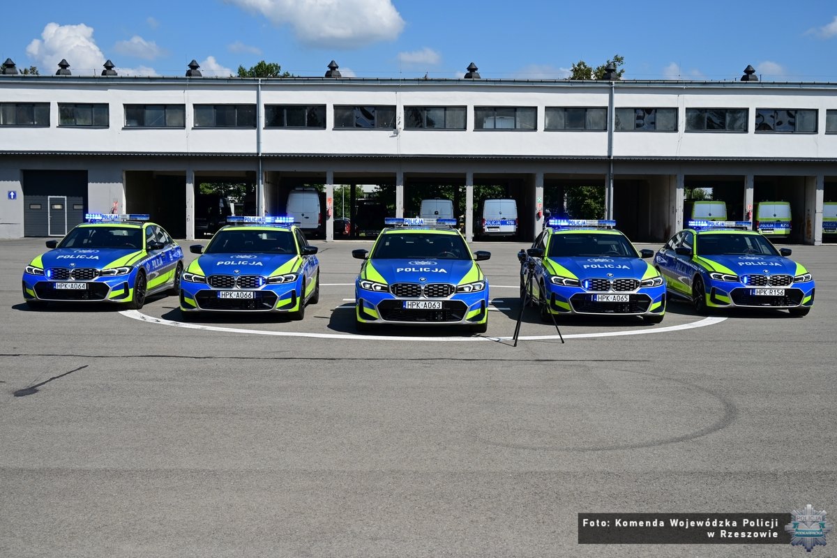 Piraci drogowi, miejcie się na baczności! 400 KM, napęd 4×4 i laser. Nowe radiowozy podkarpackich policjantów