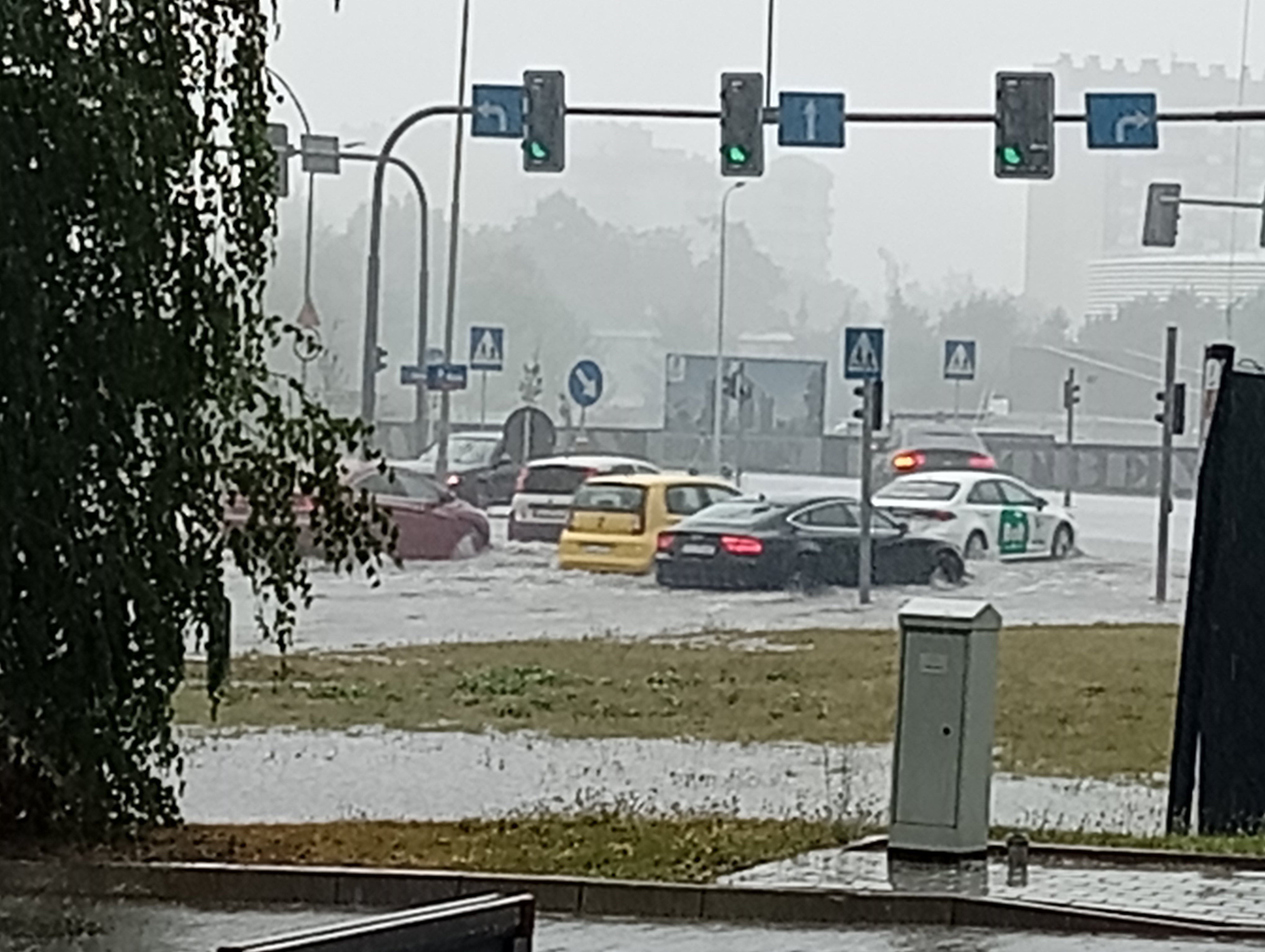 Armagedon nad Rzeszowem, zalane ulice, chodniki (zdjęcia)