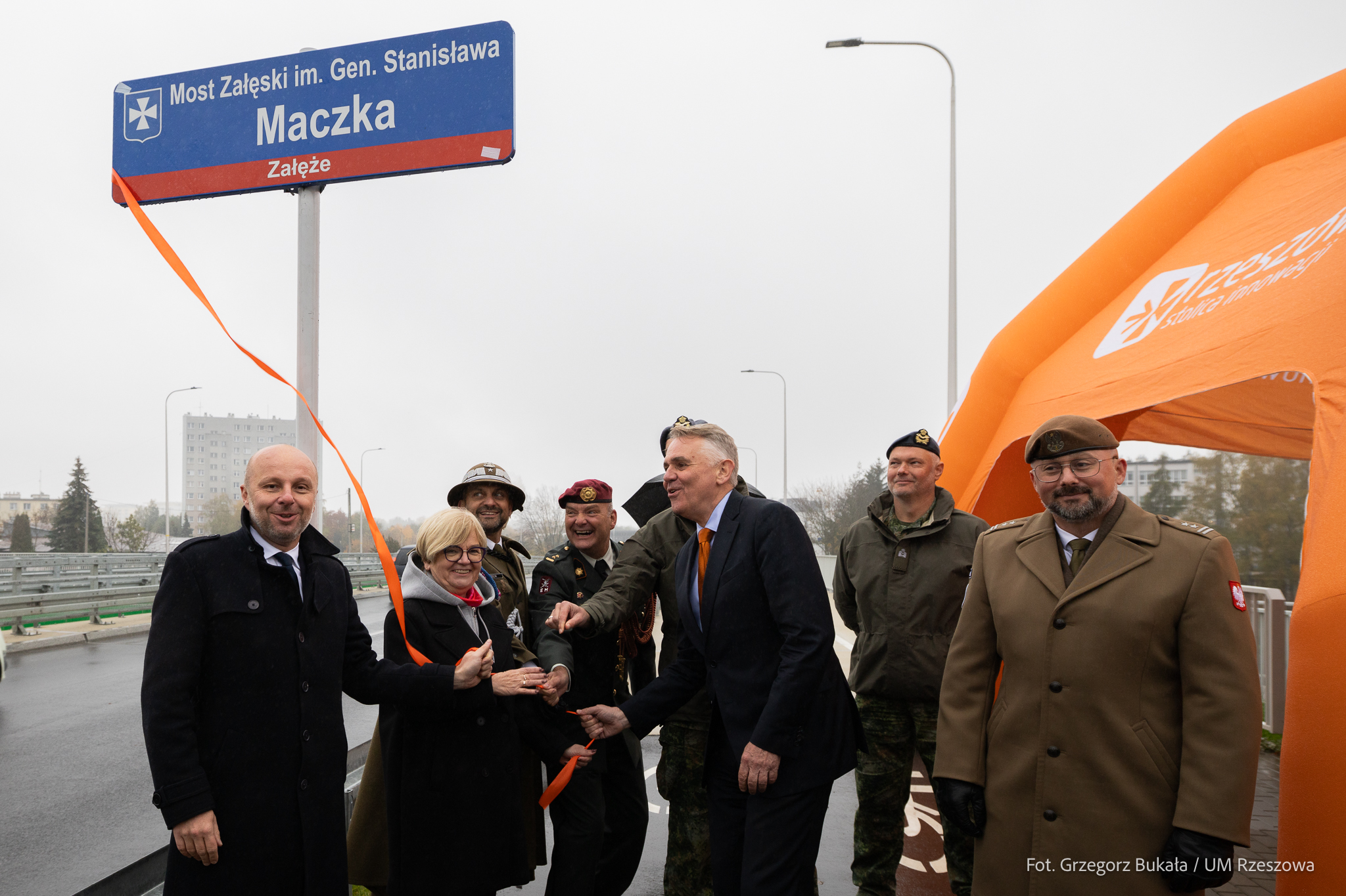 Rzeszów pamięta o generale Maczku. Odsłonięto tablicę z nazwą Mostu Załęskiego im. Generała Stanisława Maczka