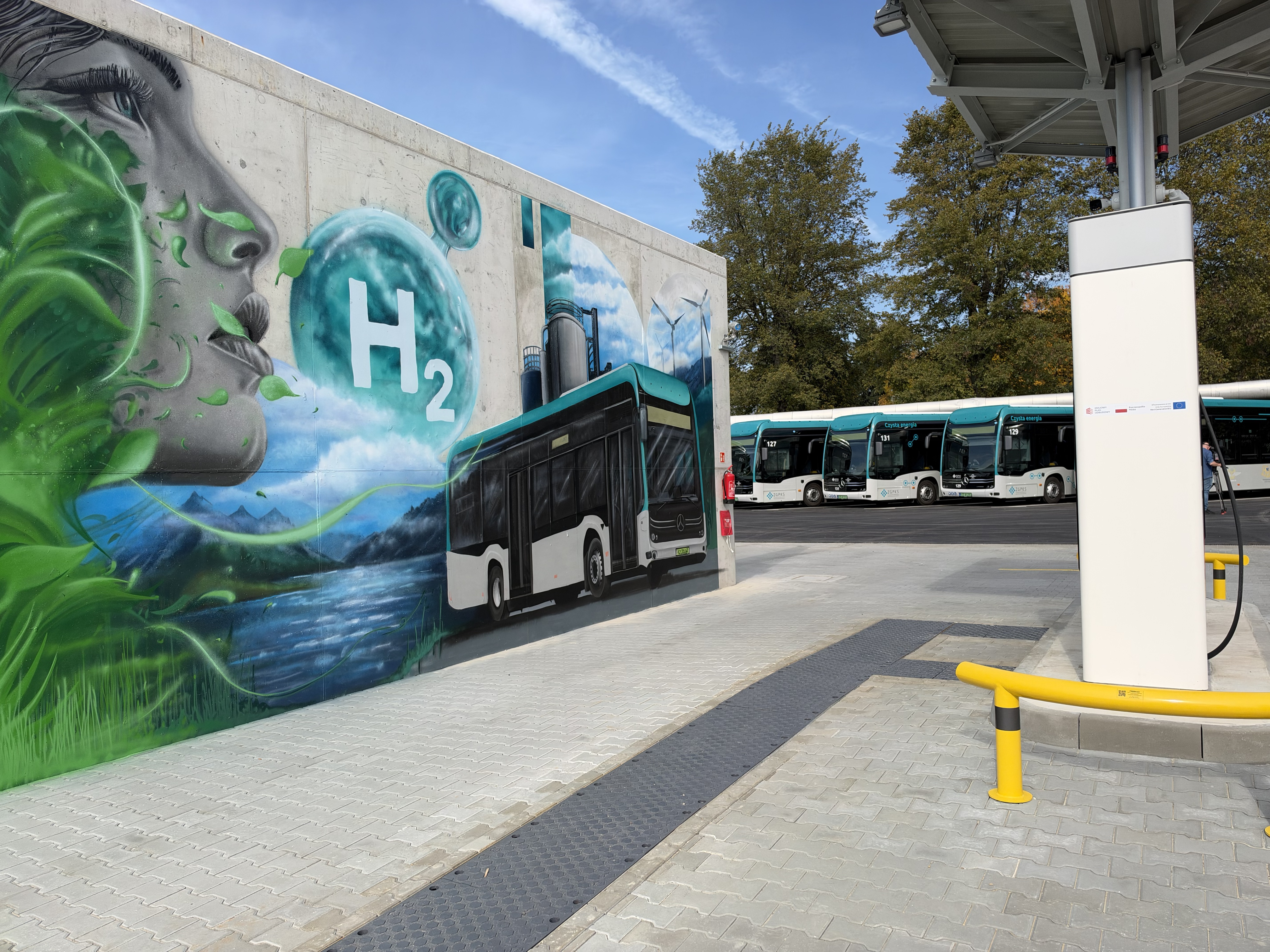 Sześć autobusów wodorowych i pierwsza na Podkarpaciu stacja tankowania wodoru. PKS w Rzeszowie uruchamia inwestycję za 41,3 mln zł 